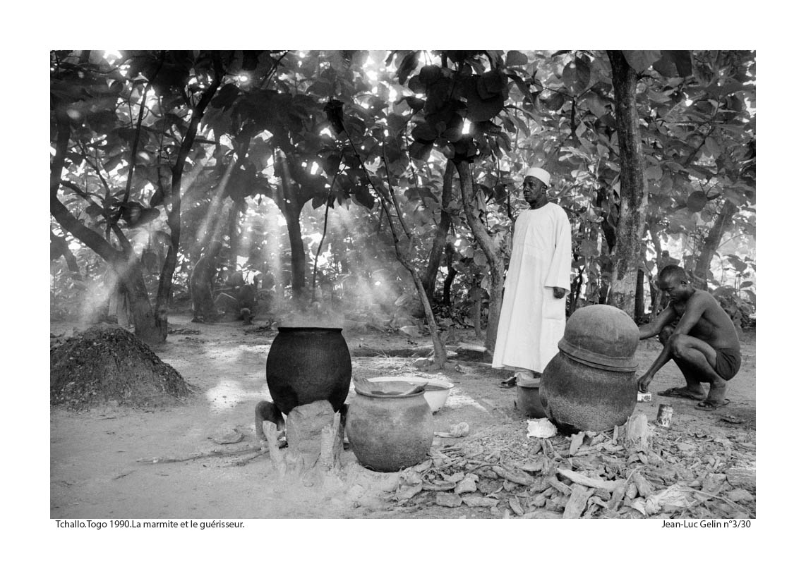 Photo N/B la marmite et le guérisseur - Tchalo, Togo